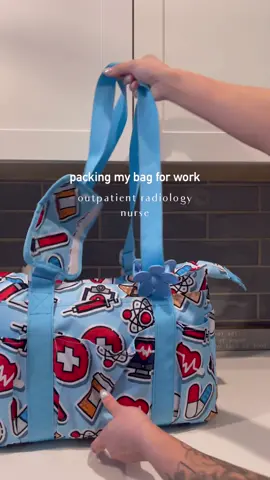 Pack my actual over night bag with my for work lmaoo. Its actually my work bag i just bring my whole entire life and more… pls dont judge me. Also when i have no time to stop for coffee @eatnudge is a LIFE saver. #coffeebombs #nursebag #whatsinmybagchallenge #nurseslife #nursingbag #outpatientnursing #ad 
