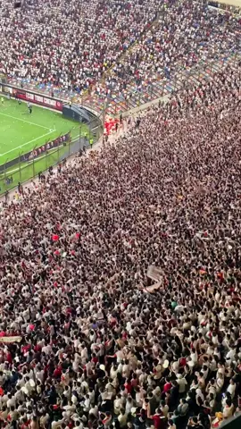 ¡Empate agónico sobre el final frente a Goiás! 💛 #universitario #hinchascremas #ydaleu #crema #fyp #viral #trincheranorte #peru #LlenoMonumental 