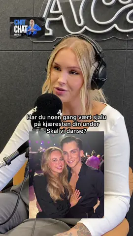 Lytt til hele episoden der du hører podcast🎧🔥 LINK I BIO. @jenniesofie 💕 - #skalvidanse #kjendis #tv2 #norskinfluencer #jenniesofie #sjalusi 