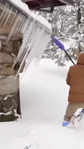Watch this 🥶❄️ #icicle #snow #frozen #winter #storm #fail #afv