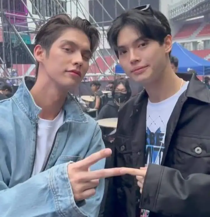 the photos#BrightWin🐺🐰 