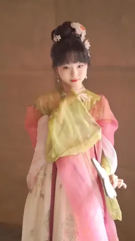 #hanfu #dress #Chinesestyle #Chinese #clothes #beauty #hanfugirl #hanfu汉服 #girl #Ancient #beautiful 