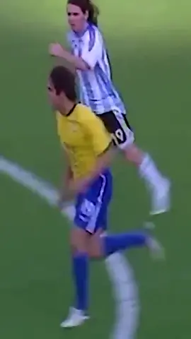 Simplesmente LIONEL MESSI correndo atrás do Kaká. O aniversariante do dia era ruim de pegar, né? 🤪 #Kaka #Milan #SaoPaulo #RealMadrid #SelecaoBrasileira #tiktokesportes #lionelmessi #messi