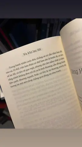 “Chẳng ai biết được con đường phía trước sẽ như thế nào. Nên chúng ta mới phải bước đi bằng tất cả lòng can đảm” #sách #xuhuong #freeday #trichdan 