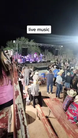 #live #livemusic #dance #dancing #rodeohalftime #rodeo 