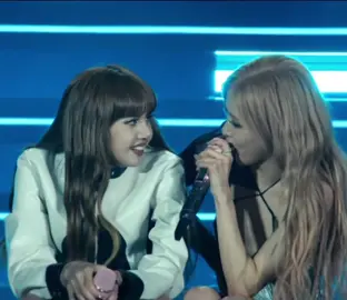 Chaelisa moment and rosie swearing? Blinks stay winning. #blackpink #pinkchella #chaelisa #coachella 