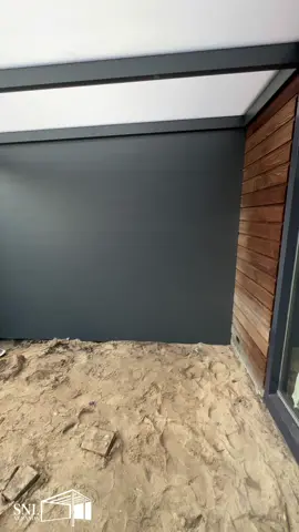 😍TUINKAMER😍 Een volledig gesloten tuinkamer van aluminium👌🏼. De zomer komt steeds dichterbij dus wees snel en zit lekker in de zomer onder uw veranda met een kop ☕️ of een glas 🍷 met uw familie of vrienden🏡 ✅ Gratis inmeten ✅ 10 jaar fabrieksgarantie ✅ Extra sterk aluminium ✅ Onderhoudsarm 🎁 ACTIE 🎁 🎁 GRATIS led verlichting 🎁 5% KORTING op een TUINKAMER 🎁 HANGSTOEL bij een TUINKAMER 📧 info@snlveranda.nl 🌎 www.snlveranda.nl 📞 06 - 23933970 📱 06 - 23933970 #tuinkamer #veranda #overkapping #carport #schuifdeuren #schuifwanden #zonwering #garden #fyp #viraal #mooi #foryou #tuin #schuifpui #glazendak #tiktok #fürdich #blackedition #inspiratie #kesfet 