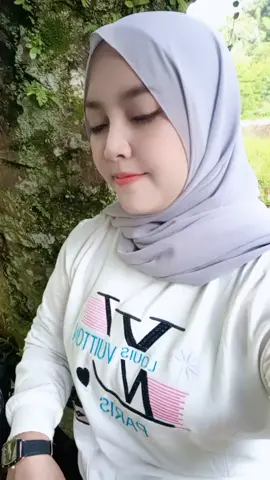 seharusnya engkau berada d sisi q wahai sayang ku