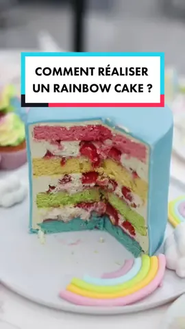 Pour les 5 ans de ma fille, j’ai réalisé un gâteau sur le thème de l’arc-en-ciel : avec des arcs-en-ciel en pâte à sucre sur le dessus, mais aussi avec un biscuit aux couleurs de l’arc-en-ciel à l’intérieur! 😃🌈 Vous avez sûrement dû voir des rainbows cakes sur les réseaux avec de nombreux étages colorés et très peu de garniture. Pour moi, le goût est trop important pour le laisser de côté, j’ai donc choisi de mettre moins d’étages de biscuits, mais avec une garniture gourmande et légère fraise/pistache! Dans cette vidéo, je vous montre comment j’ai fait pour avoir ce visuel si gourmand et coloré! 😋 _________________________ #cakedesign #cakedesigner #gateau #cupcakes #anniversaire #gourmandises #patisserie #gateauanniversaire #anniversaireenfant #gateaufille #happybirthday #pateasucre #nuage #gateaunuage #arcenciel #gateauarcenciel #bleu #rainbow #rainbowcake #kawaii #5ans #lovemygirl #joy #fraises #pistache #gateauleger #tuto #reel #reelpatisserie #videopatisserie 