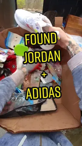 Found Jordan and Fila on this Epic dumpster dive in the pouring rain !!  watch this video 📹  #dumpsterdiveking #dumpsterdiving #jordan #adidas #rain 