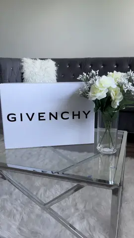 #BlackTikTok #blackgirltiktok #blackgirlluxury #givenchyunboxing #blackgirlluxurytiktok #givenchy #givenchyantigona #givenchyminiantigona #luxuryunboxing #unboxing #givenchyantigonamini #foryoupage #fyp #4upage #pourtoi 