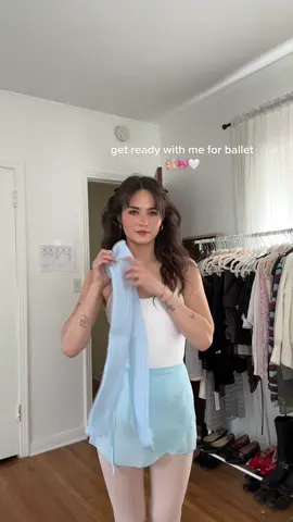 the joy I get from ballet multiple times a week  🩵 this outfit felt like spring #ballettok #balletclass #balletoutfit #getdressedwithme 
