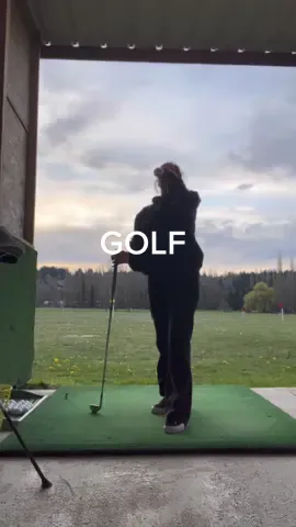 Are you a latina who golfs?! Lets be friends 🤍 #latina #latinatiktok #latinaswhogolf #womansgolf #girlswhogolf #golf #golfrange 