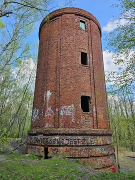 #lostplaces #opuszczone #foxurbex #urbanexploring #urbex #dronevideo #dronefpv #fpv #watertower #dji #petzl #alpinism 