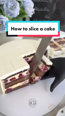 Do yoy know how to slice a cake properly? Check this out ! #cutthecake #cakeslice #tutorial #cake #cakelover #delicious #pastry #нарезкаторта #торт 