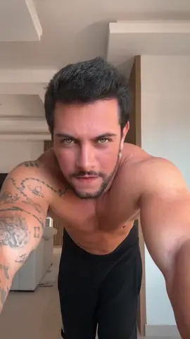 Mister Felipe Maia seu lindo 😍🔥 #meninosdançando #dancinhatiktok #dançasdomomento #homemlindodemais #explorepage #vídeosdançando #abdômendefinido #modelo #deusesdabeleza 