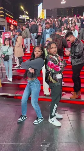 Kiki X Shiggy ❤️‍🔥 #getdownonitremix #timesquare #trendingdance #nyc #getdownonit 