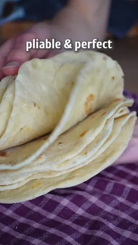 Homemade tortillas are superior 🤭 #easyveganrecipes #quickrecipes #EasyRecipe #homemadetortilla 