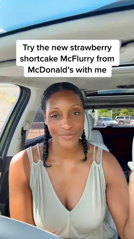 Strawberry shortcake mcflurry from @mcdonalds #strawberryshortcake #mcflurry #strawberry #crispychickensandwich 