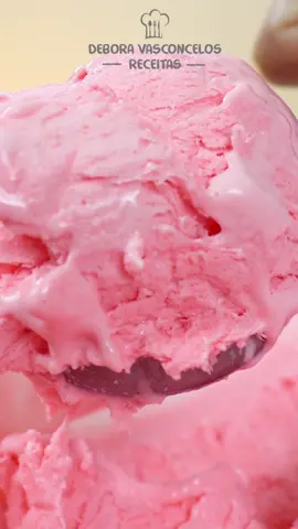 Sorvete de morango delicioso 🤤  Ingredientes  500ml de leite 1 cx de leite condensado  1 cx de creme de leite  1 suco sabor morango 25g 1 colher de chá de emulsificante  📌Você encontra essa receita completa e muitas outras no meu canal no YouTube 😉 #receita #receitafacil #receitasimples #Recipe #culinaria #sorvete #doce #sobremesa 
