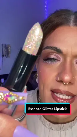 Replying to @annastravels Color Changing Glitter Lip Balm? 😋 #colorchanginglipstick #glitterlips #glitterlipstick #glittermakeup 