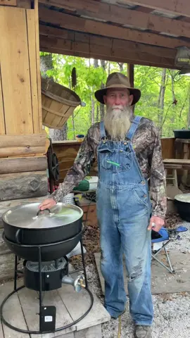 South Carolina here we come. Yall come to @carolinaadventureworld. #teamoutlaw will be there come see myself @johnmicheal1996 @chip_cheeto_pierc   Come get you a bowl of jambalaya. #cookingwithcajun #coorslight #keyoveralls 