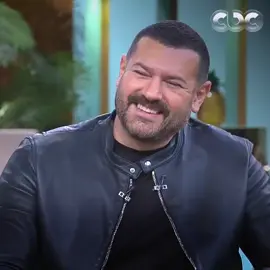لما تسيبي أطفالك مع باباهم وبيفكر يغني لهم أغاني أطفال.. بيبقى زي عمرو يوسف بالظبط 😂❤️🤭 #معكم_منى_الشاذلي