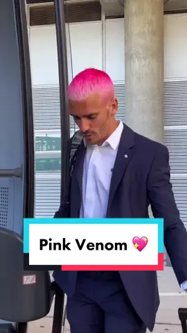 In your area 💖 #pinkvenom #AúpaAtleti #antoinegriezmann #griezmann #grizi 