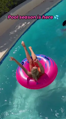 #ad 👠 Pool season in VEGAS 🎰 has officially arrived at @mgmresortsintl  🧜🏻‍♀️ 💦 🎉  Enjoy Cabanas, lounge areas, lazy river, waterfalls & a lot of heated pools #MGMAmbassador