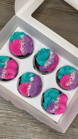 Some bright cupcakes for a change🩵💘 piping tips: wilton 4B, 6B, 852🫶🏻 #cake #cupcakes #cakereel #cakereels #food #Foodie #viral #cakemaking #cupcakedecorating #cupcaketiktok #baketok #caketok #cakemaker #homemade #reelsviral #satisfying #satisfyingvideo #pipingvideo #foodoftheday #fyp #cakelover #howto #tutorial #LearnOnTikTok 