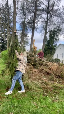 This is truly gods country where people still help others, the community is strong and hard working people make their living #farmlife #community #godscountry #hardwork #howtofarm