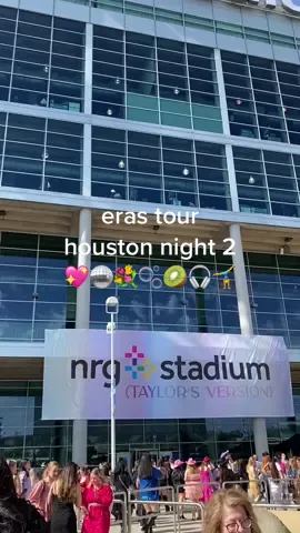 such a good show , this was def the highlight of my senior yr 🥲🫶🏼 #erastour #houstontx #erashouston #erashoustonnight2 #erastourtaylorswift #lover #nrgstadiumhouston #nrgstadiumtaylorsversion #midnights #discoverunder5k 