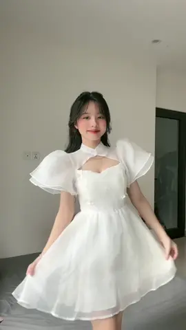 Em bé đợi anh zìa để diện váy xinh cho anh coi nè mà sao anh chưa zìa 🥺