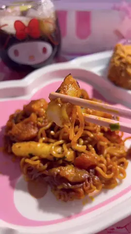 Late night meal🍝🍗🍙 #asmr #aesthetic #food #asmrfood #rabokki #friedchicken #gimbap 