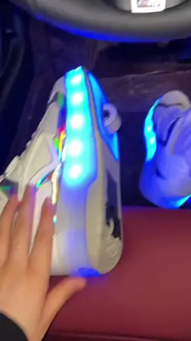 Who want one? 🤩 #heelys #rollerskating #rollerskate #skate #rollersneakers #tiktokmademebuyit #foryou 