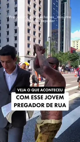 😮VEJA O QUE ACONTECEU!🤦🏻‍♂️ O jovem pregador de rua Isaque Chaves passou por uma situação desrespeitosa por parte de um homem incomodado com a pregação do Evangelho. Esse tipo de atitude é cada vez mais frequente. O amor, de fato, está esfriando. O que você acha? Deixe nos comentários e compartilhe esse video🗣️ #pregadores #pregador #pregação #pregadordoevangelho #pregadorderua #missões #missão #evangelho #bíblia #fé #pilulasdepoder #jovenscristaos  #cristao #cristaos #cristaosnotiktok 