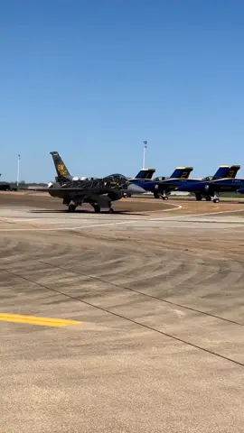 🦅 #f16 #f16venom #f16🤙 #f16fightingfalcon #f22 #f22raptor #f22raptor🇺🇸 #fyp #fypシ #enparati #trend #pilot #usa🇺🇸 #aviation #militarytiktok #military #militaryclip #usaf #usa_tiktok #airforce #blueangels #tiktokyanomeponeenparati 