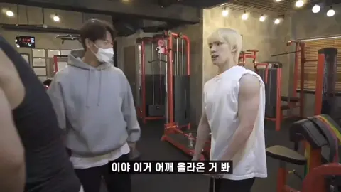 Pa flex flex na lang ng muscle. Waiting sa ibang member ng svt hahahahaha joke. @SEVENTEEN  #Dino #Mingyu #Seventeen 