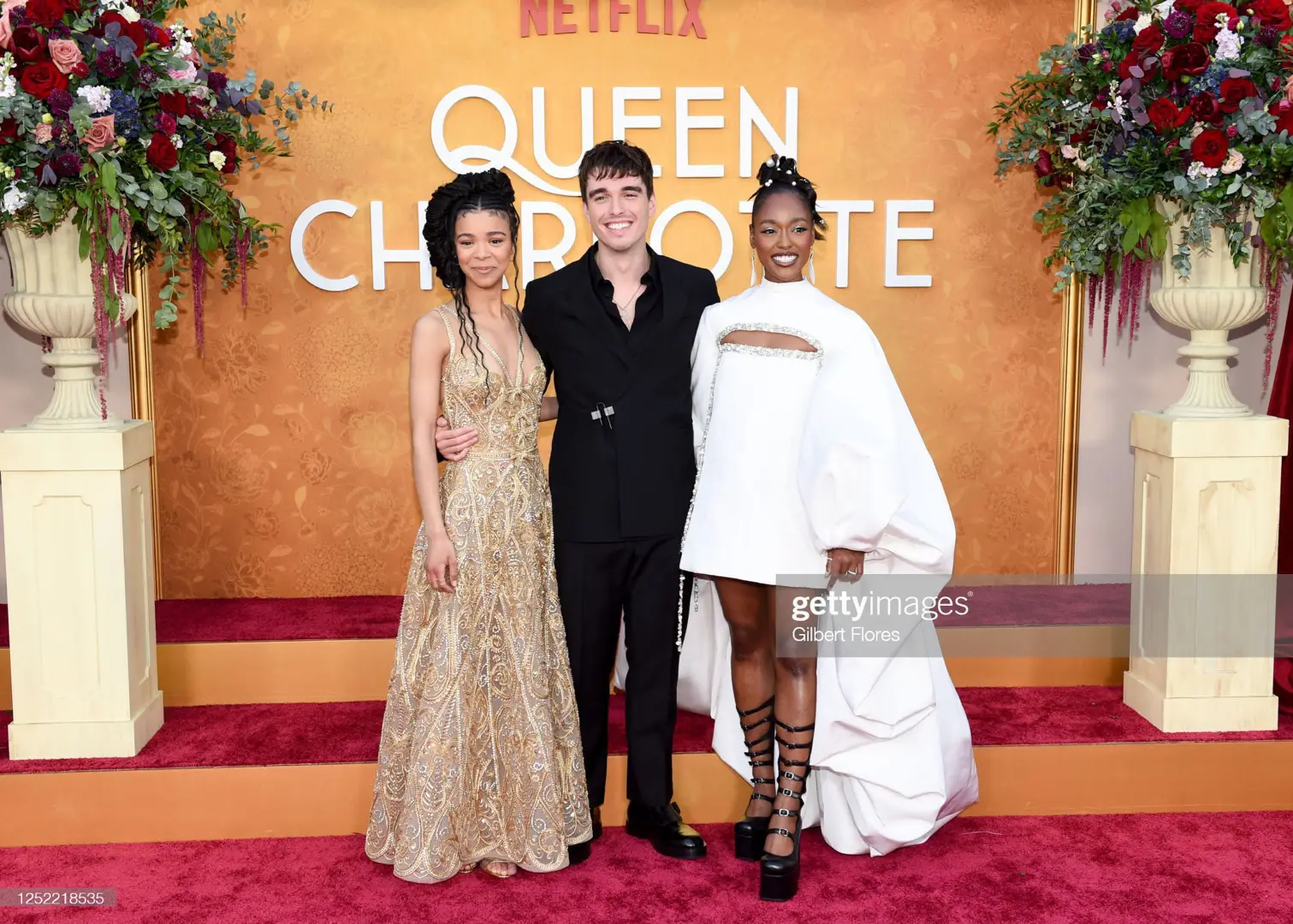 Queen Charlotte | LA Premiere ✨ . . . #bridgerton #queencharlotte #queencharlotteabridgertonstory #QueenCharlotteNetflix #coreymylchreest #indiaamarteifio #goldarosheuvel #arsemathomas 