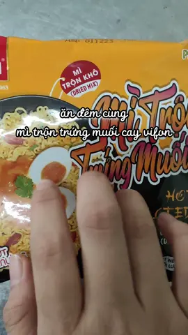 mì trộn trứng muối cay #ancungtiktok #mukbangmì #review #reviewmigoi #hômnayăngì #tiktokfood #migoi #reviewfood #xuhuong #reviewmigoi 