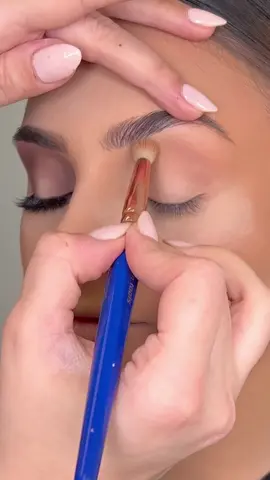 #makeupartist #makeuptutorial #makeuphacks #makeup #eyeshadowtutorial #makeuptransformation #hacks #hack #eyelash 