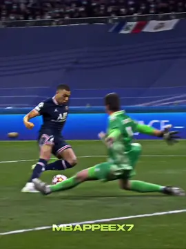 Bro Humbled Him🥶 #mbappe #football #fypシ #goviral #realmadrid #courtois #ucl #shake 