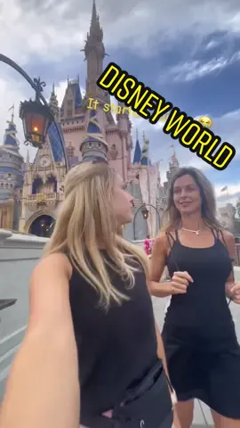 Perks of living in florida🤪  #disneyworld #bloompartner @bloomnu 