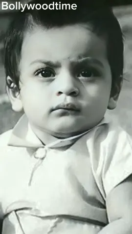 How Shahrukh Khan has changed (in childhood and now) #shahrukhkhan #shrk #sharukhkhan #bollywoodsong #bollywoodactor #actorindia #bollywood #shorts #song 