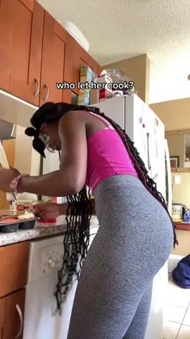 my icing job sucks i know #fypシ #fyp #cooking #foryou 