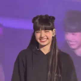 her chubby cheeks💗 #blackpink #lisa #cute 