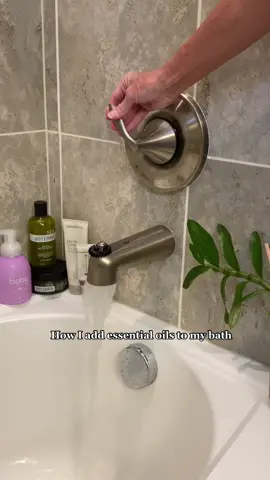 Epsom salts & essential oils for bath time 🛁 add 10 drops of your choice oil to 1 cup of epsom salt, and mix into your bath water! HAPPY OILING BABE 💕 #essentialoils #healthyliving #doterra #lisazimmer #bath #bathtime #bathroom #epsomsalt #espomsaltbath #healthandwellness #skincare #bodycare 