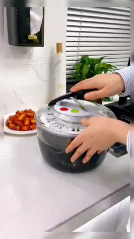 #fruitandvegetable You should have one such vegetable spin dryer at home, so you can spin the excess water twice at will, #spindryer #vegetablespindryer #kitchengoodies #practicalgoodies #foryou #foryoupage 