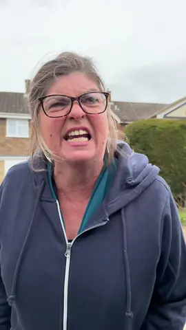 KAREN COMPLAINS ABOUT RANGE ROVER DRIVER NOT DOING SPEED LIMIT😳😳 #fyp #foryou #foryoupage #FunnyTikTok #funnyvideos 