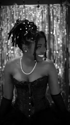 When photographers become the model 👄 #fpyシ #fashionphotography #blackgirltiktok #corsets 